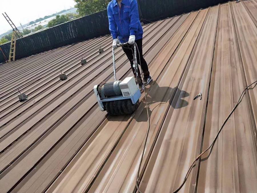 彩钢瓦老旧生锈怎么办!武汉房上防彩钢瓦翻新漆来了